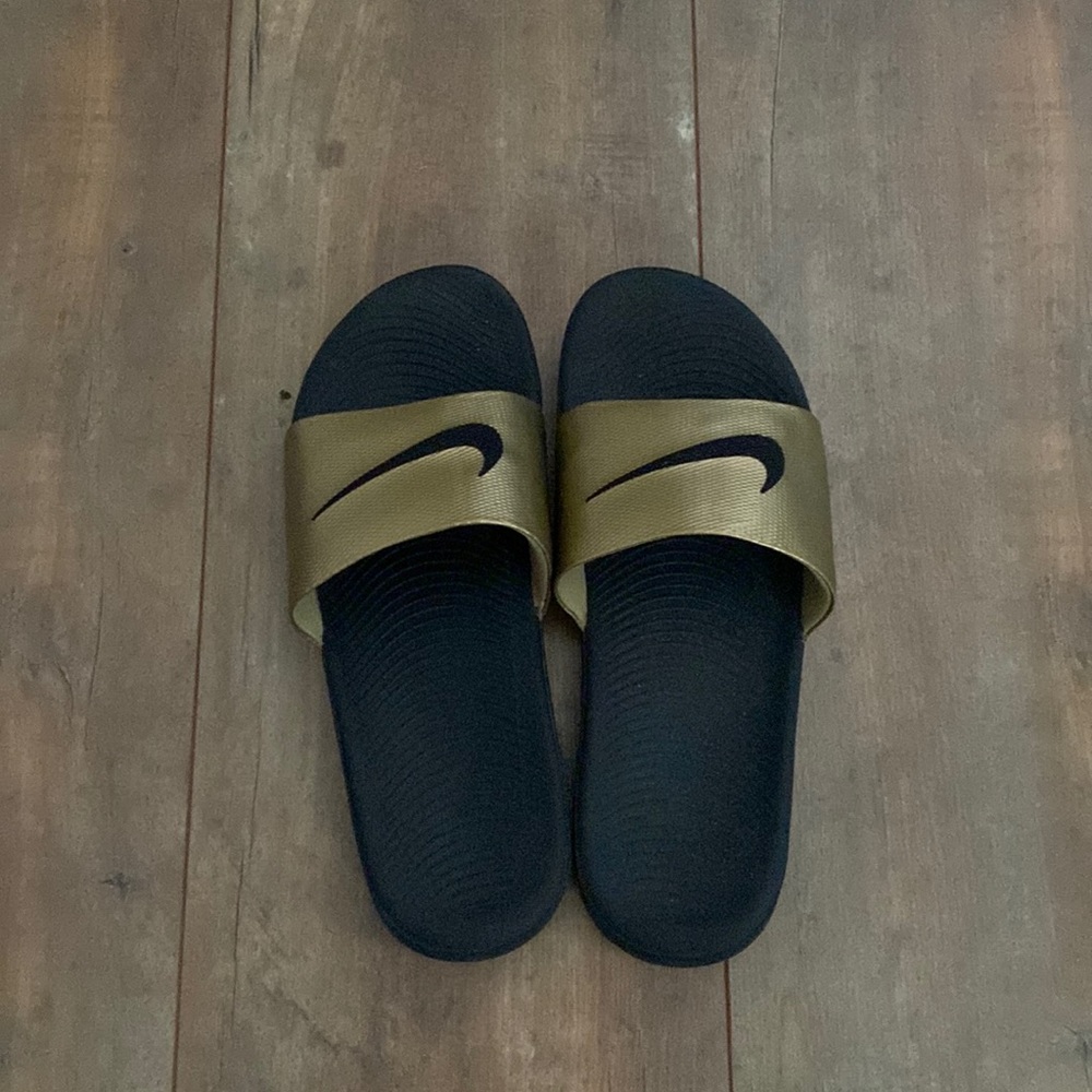 Size 8 Womens Nike Slides